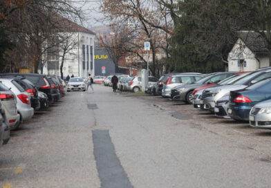 DŽABANA: Draško bi da građani plaćaju parking, oni ga ne šljive 2%