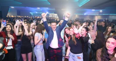 VOLIM VAS, omladino! Vlado Đajić se obratio mladima na koncertu u Banjaluci: „Biću uz vas i danas i sutra VIDEO