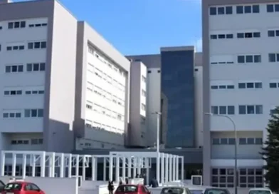 Žena pala sa petog sprata UKC-a