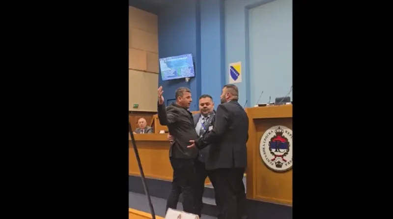 Vukan izbačen; Opet spektakl u skupštini VIDEO