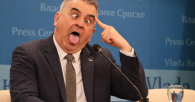 Istitucije pretvorene u cirkus