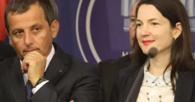 Dok Trivićka ćuti; Narodni front u sukobu sa Vukanovićem