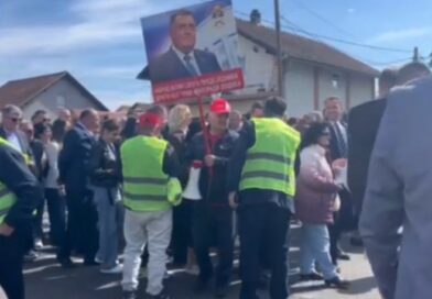 Stanivuković i saradnici izviždani na otvaranju mosta u Česmi – OKUPLJENI SKANDIRALI: LOPOVI, LOPOVI…