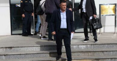 𝐏𝐑𝐈𝐓𝐈𝐒𝐂𝐈 𝐍𝐀 𝐒𝐔𝐃? 𝐊𝐨 𝐛𝐥𝐨𝐤𝐢𝐫𝐚 𝐫𝐞𝐠𝐢𝐬𝐭𝐫𝐚𝐜𝐢𝐣𝐮 stranke 𝐝𝐫 𝐕𝐥𝐚𝐝𝐞 Đ𝐚𝐣𝐢ć𝐚 𝐢 𝐩𝐨 č𝐢𝐣𝐞𝐦 𝐧𝐚𝐥𝐨𝐠𝐮?