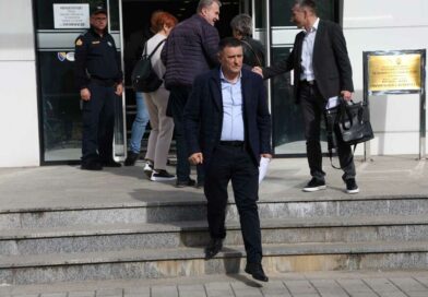 𝐏𝐑𝐈𝐓𝐈𝐒𝐂𝐈 𝐍𝐀 𝐒𝐔𝐃? 𝐊𝐨 𝐛𝐥𝐨𝐤𝐢𝐫𝐚 𝐫𝐞𝐠𝐢𝐬𝐭𝐫𝐚𝐜𝐢𝐣𝐮 stranke 𝐝𝐫 𝐕𝐥𝐚𝐝𝐞 Đ𝐚𝐣𝐢ć𝐚 𝐢 𝐩𝐨 č𝐢𝐣𝐞𝐦 𝐧𝐚𝐥𝐨𝐠𝐮?