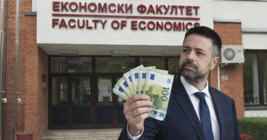 Skandal na Enkonmskom fakultetu: Amidžić dijeli pare studentima
