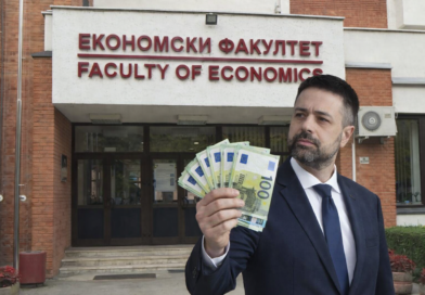 Skandal na Enkonmskom fakultetu: Amidžić dijeli pare studentima