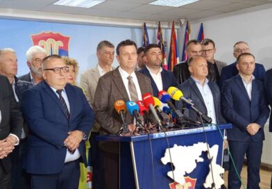 BLAUŠA se prenemaže kao mlada pred udaju