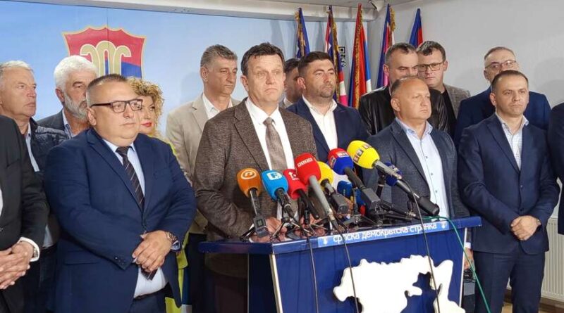BLAUŠA se prenemaže kao mlada pred udaju