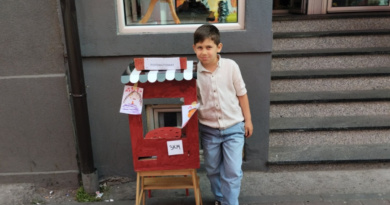 SRCE BANJALUKE OSVOJIO MALI KOSTA! Sa nepunih 8 godina zarađuje za poklon mami i baki (FOTO)