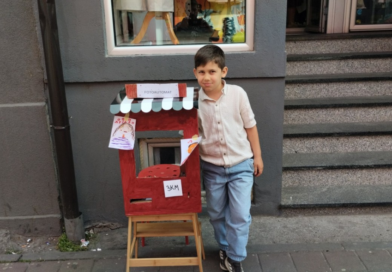 SRCE BANJALUKE OSVOJIO MALI KOSTA! Sa nepunih 8 godina zarađuje za poklon mami i baki (FOTO)