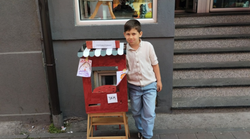 SRCE BANJALUKE OSVOJIO MALI KOSTA! Sa nepunih 8 godina zarađuje za poklon mami i baki (FOTO)