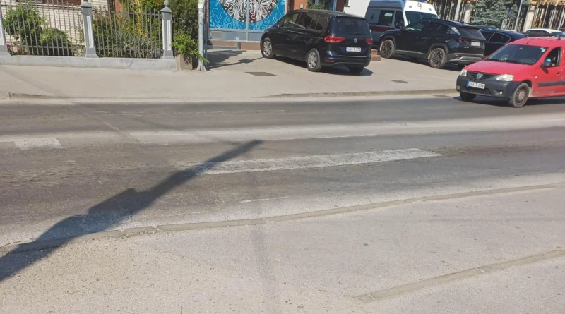 LAUŠ: Izbrisane “zebre” i pješački prelazi, nigdje se linije ne vide