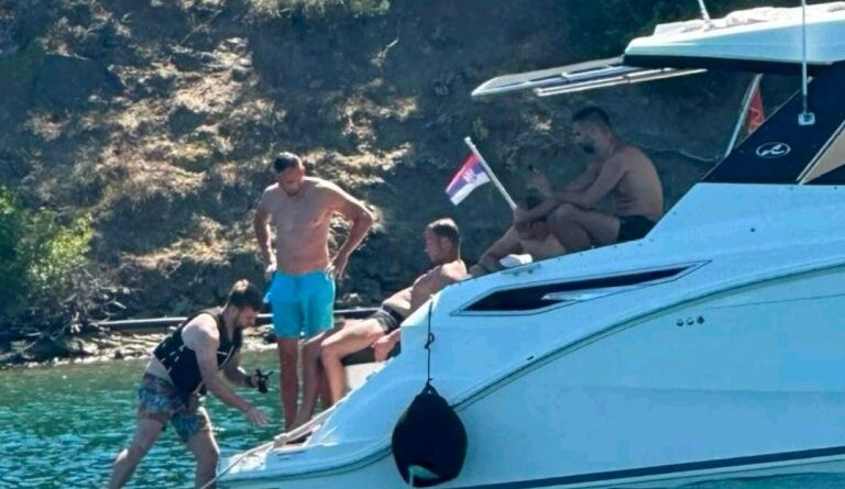 Draško i drugari na luksuznoj jahti u crnogorskom primorju