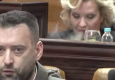 AJKULA voli PUŠITI za vrijeme sjednica VIDEO