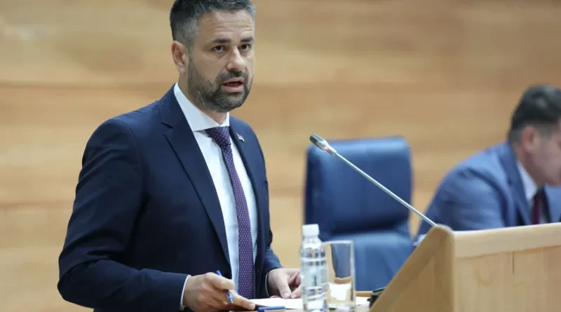 PROKLETINJA: Pozadinac Amidžić blokira sniženje cijene vozačke dozvole za penzionere